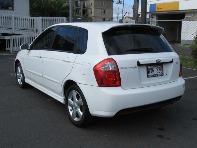 2008 Kia Spectra5 AWD, REAR DVD, Navigation, 3RD ROW, Mem/heat Seats