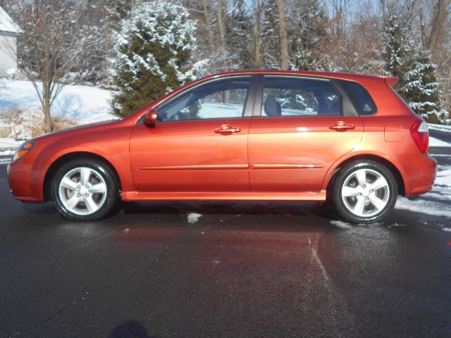 2008 Kia Spectra5 AWD, REAR DVD, Navigation, 3RD ROW, Mem/heat Seats