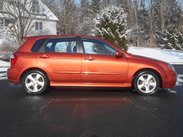 2008 Kia Spectra5 AWD, REAR DVD, Navigation, 3RD ROW, Mem/heat Seats