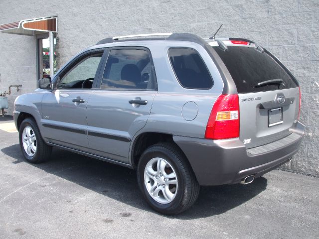 2006 Kia Sportage E350 15 Passanger Van XLT