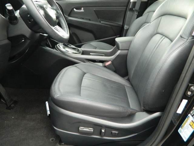 2011 Kia Sportage AWD, REAR DVD, Navigation, 3RD ROW, Mem/heat Seats