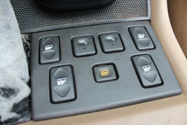 2001 Land Rover Discovery II 1999 Toyota XLE