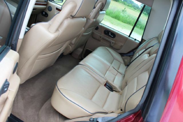 2001 Land Rover Discovery II 1999 Toyota XLE