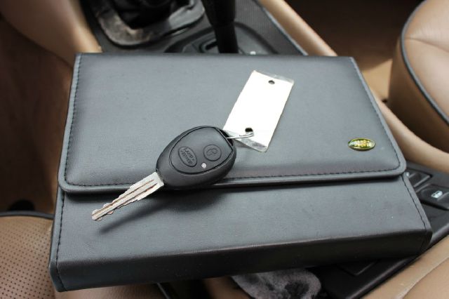 2001 Land Rover Discovery II 1999 Toyota XLE