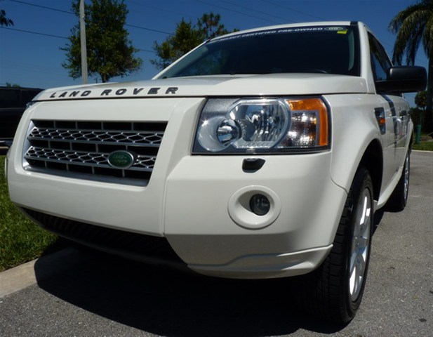 2008 Land Rover LR2 LTZ 4WD Crew Cab Z71 W/sunroof Nav 18s