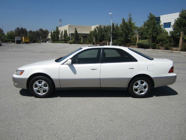 1997 Lexus ES 300 Base