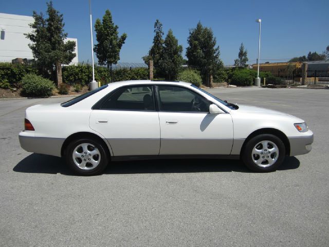 1997 Lexus ES 300 Base
