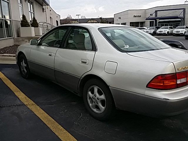 1997 Lexus ES 300 2