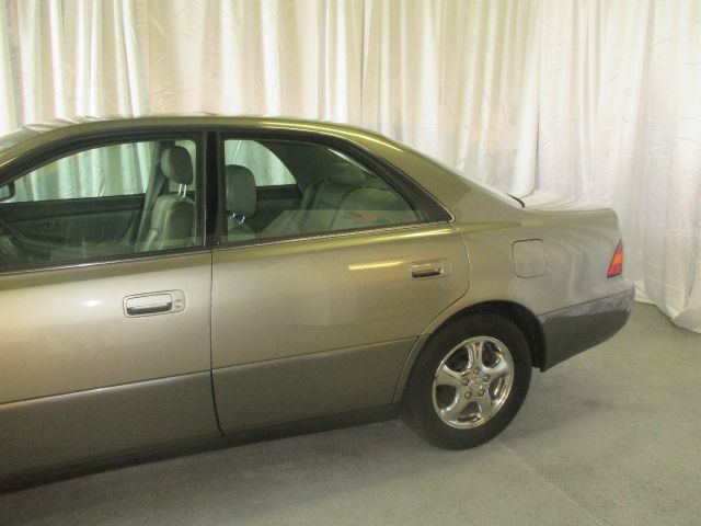 1997 Lexus ES 300 Base