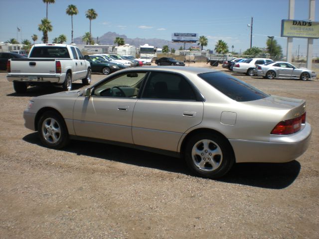 1998 Lexus ES 300 L.T. 4-w.d. 5.3L