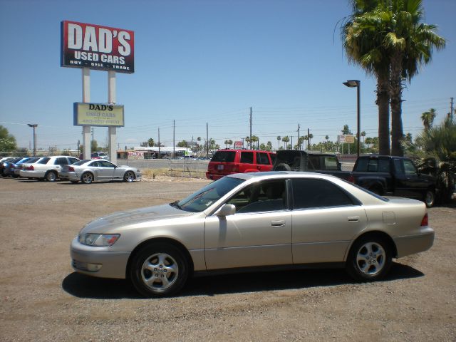 1998 Lexus ES 300 L.T. 4-w.d. 5.3L