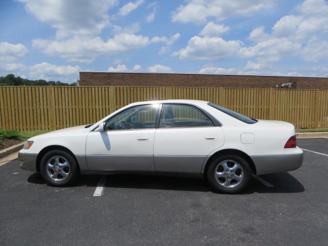 1998 Lexus ES 300 L.T. 4-w.d. 5.3L