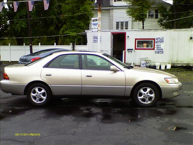 1999 Lexus ES 300 Base