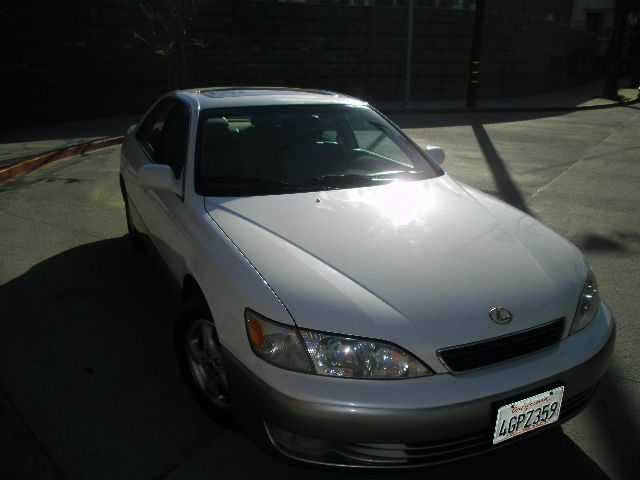 1999 Lexus ES 300 Base