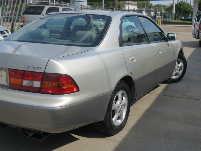 1999 Lexus ES 300 Base