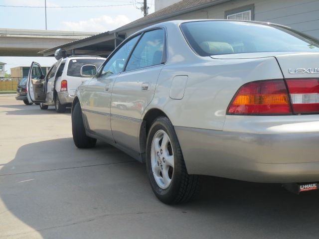 1999 Lexus ES 300 Base