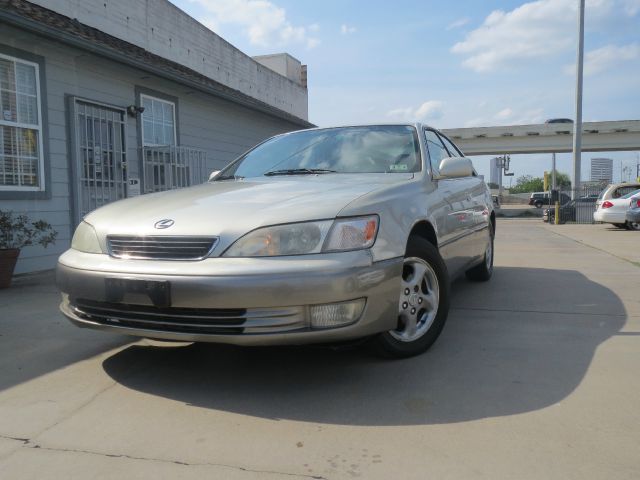 1999 Lexus ES 300 Base