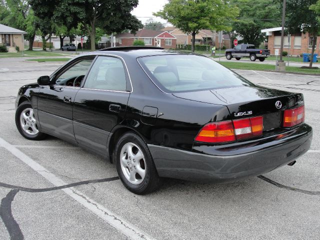 1999 Lexus ES 300 L.T. 4-w.d. 5.3L