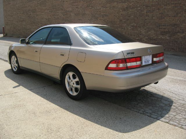 2000 Lexus ES 300 Base
