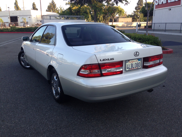 2000 Lexus ES 300 Base