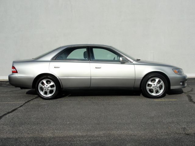 2000 Lexus ES 300 Base