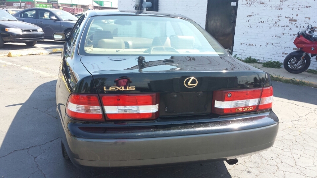2000 Lexus ES 300 Base