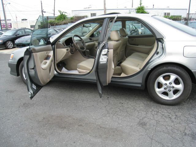 2000 Lexus ES 300 Base