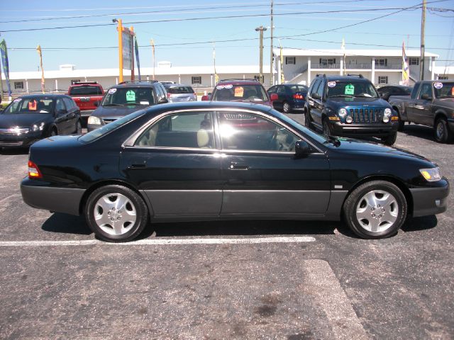 2000 Lexus ES 300 Base