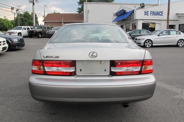 2000 Lexus ES 300 Base