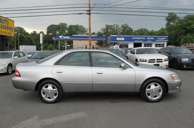 2000 Lexus ES 300 Base