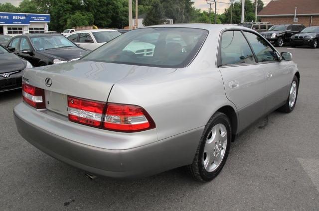 2000 Lexus ES 300 Base