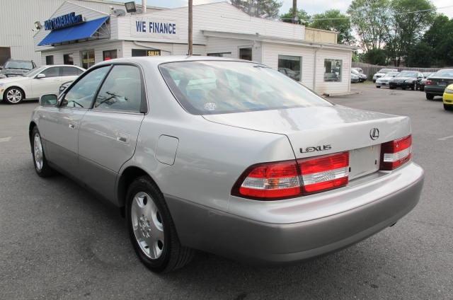 2000 Lexus ES 300 Base