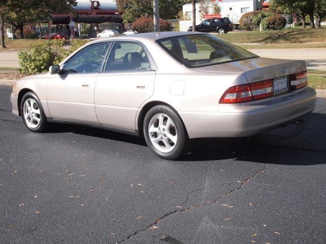 2001 Lexus ES 300 SE Sedan