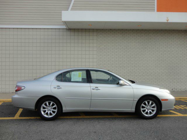 2002 Lexus ES 300 4dr Quad Cab 140.5 WB ST