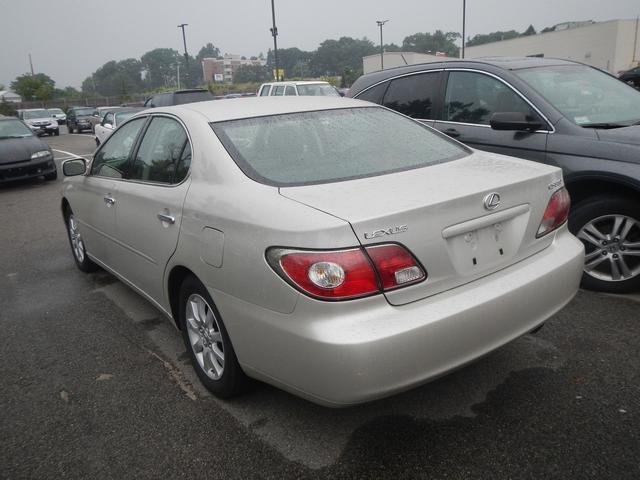 2004 Lexus ES 330 Pickup 2D 6 Ft