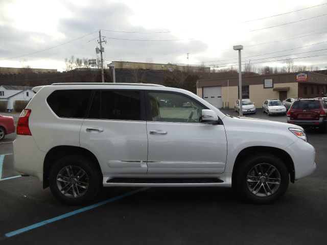 2013 Lexus GX 460 Scion XB
