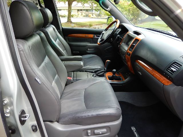 2003 Lexus GX 470 Scion XB