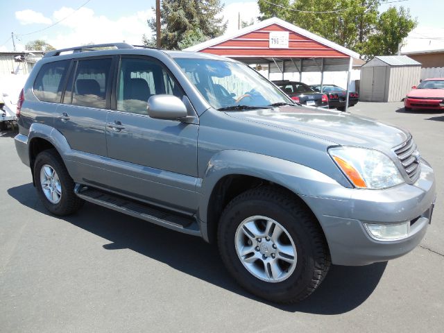2003 Lexus GX 470 Scion XB