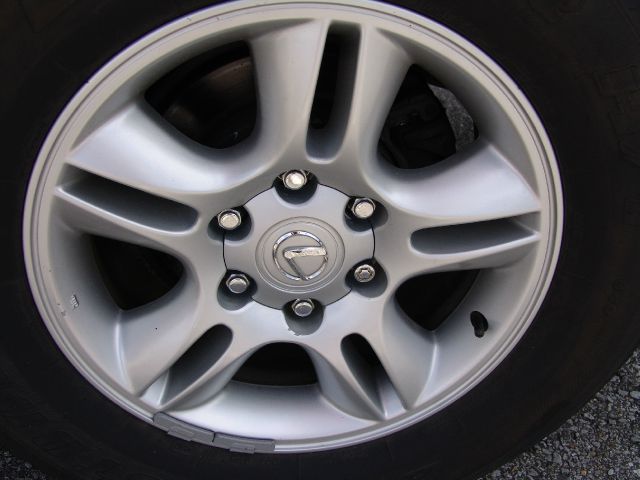 2003 Lexus GX 470 Scion XB