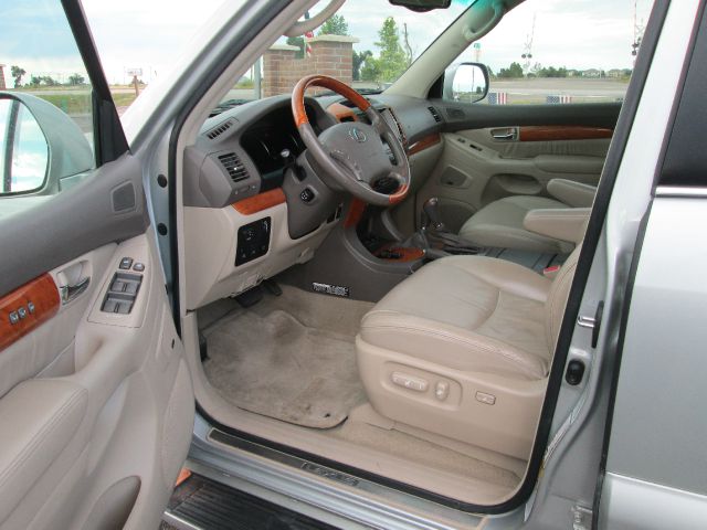 2004 Lexus GX 470 Scion XB