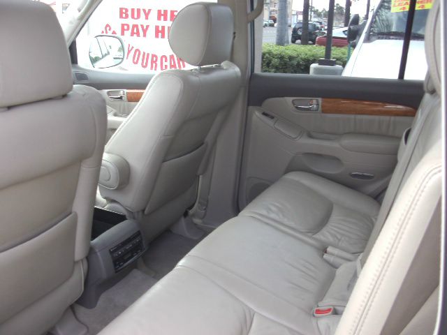 2004 Lexus GX 470 Scion XB