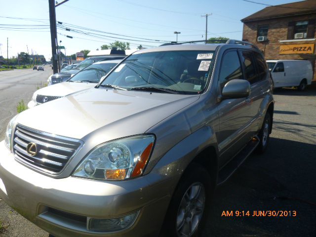 2004 Lexus GX 470 Scion XB