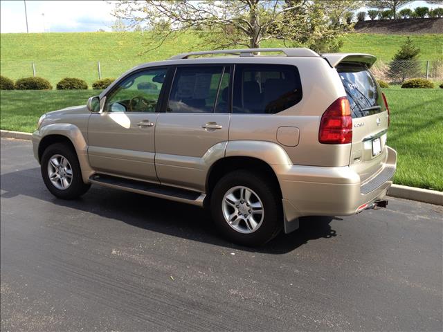 2005 Lexus GX 470 Scion XB