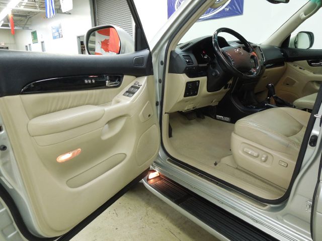 2005 Lexus GX 470 Scion XB