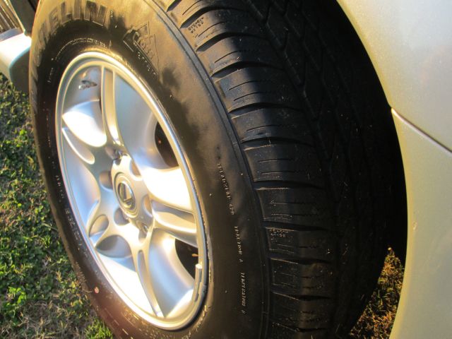 2005 Lexus GX 470 Scion XB