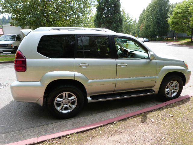 2005 Lexus GX 470 Scion XB