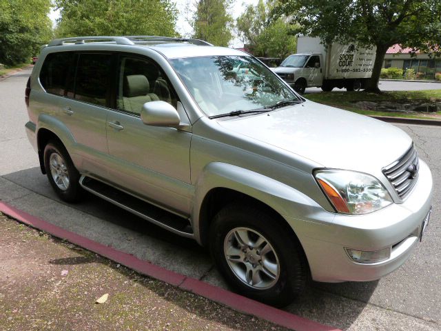 2005 Lexus GX 470 Scion XB