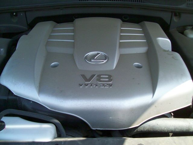 2005 Lexus GX 470 Scion XB