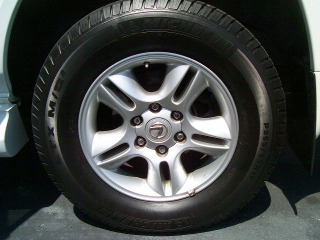 2005 Lexus GX 470 Scion XB