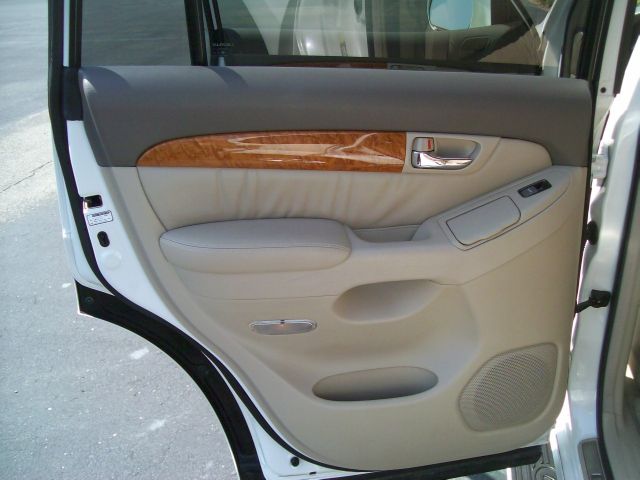 2005 Lexus GX 470 Scion XB